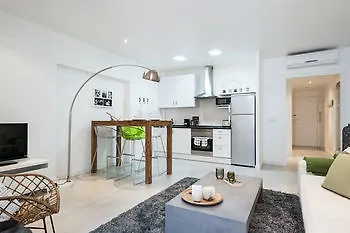 فندق Sitges Group Blue And White 3*,